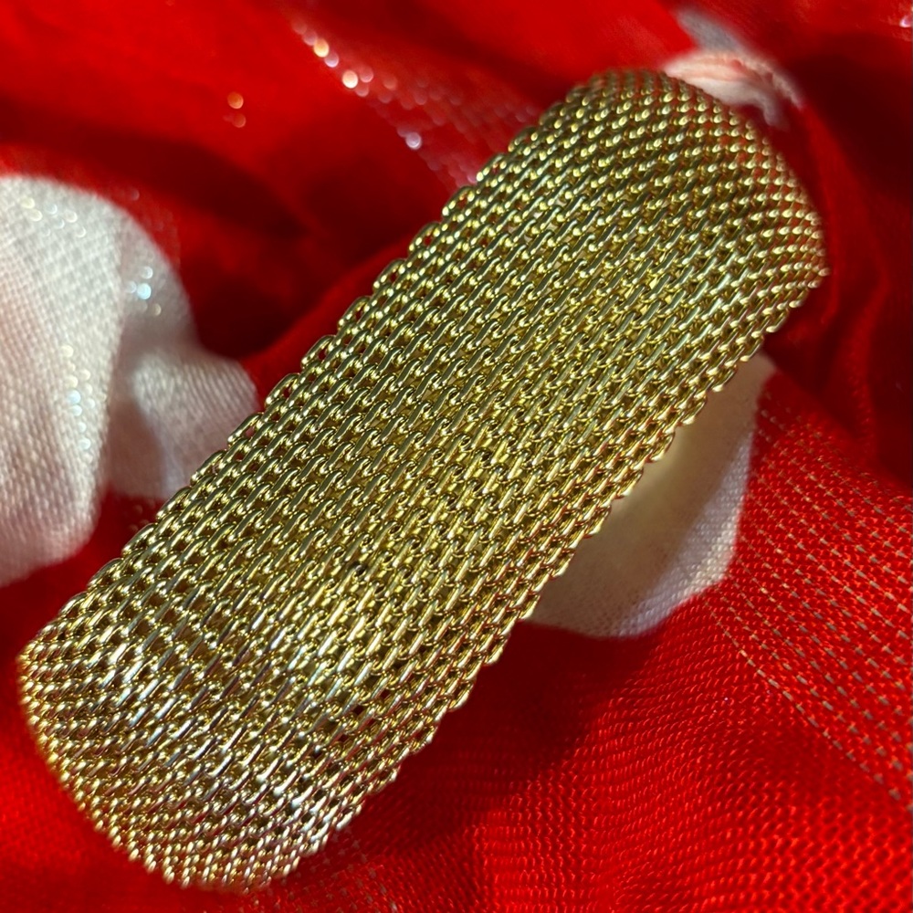 Elegant vintage 1970’s/80’s Gold tone Mesh Bracelet
